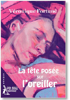 La tête posée sur l'oreiller
